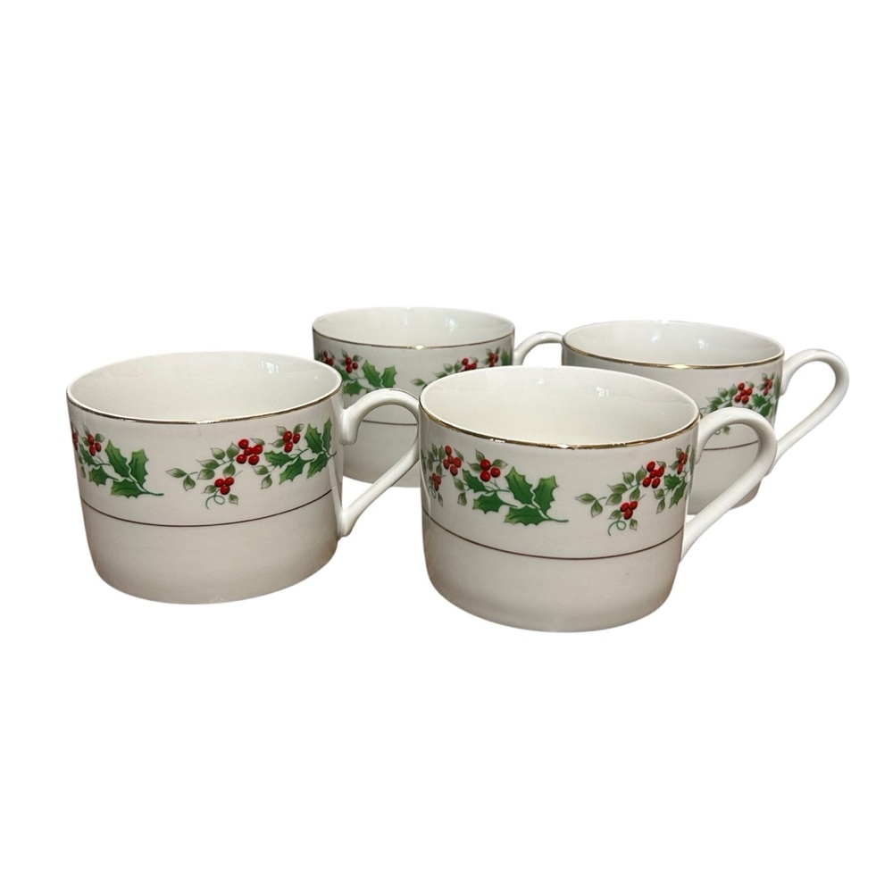Vintage Gibson Housewares Christmas Charm Holly & Berries Coffee Cup Lot of 4